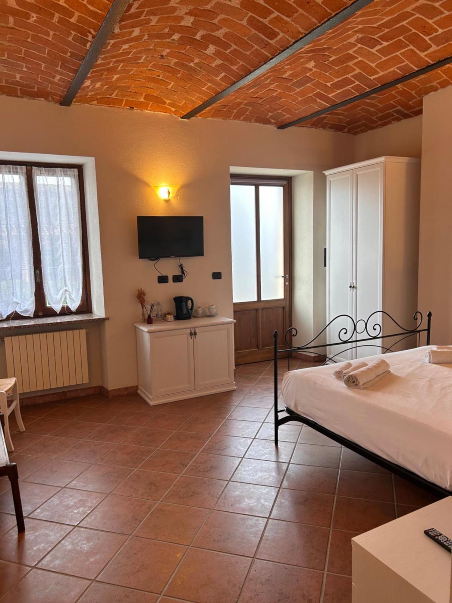 Tenuta Agricola La Cava- Cantina E Agriturismo San Damiano dʼAsti Exterior foto