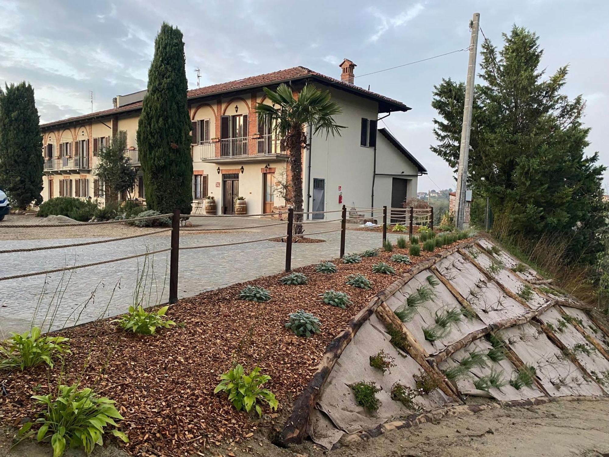 Tenuta Agricola La Cava- Cantina E Agriturismo San Damiano dʼAsti Exterior foto